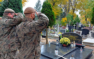 Terytorialsi pamiętają o bohaterach. Żołnierze posprzątali groby weteranów Armii Krajowej